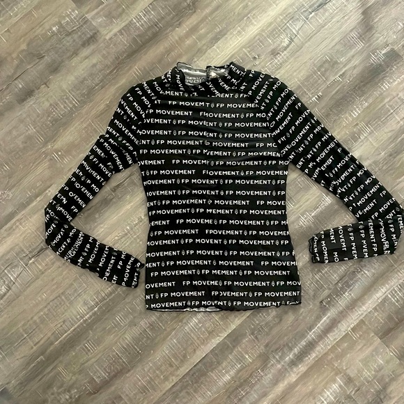 FP Movement ‘High Jump’ Mock Neck Longsleeve Layer - Picture 2 of 6